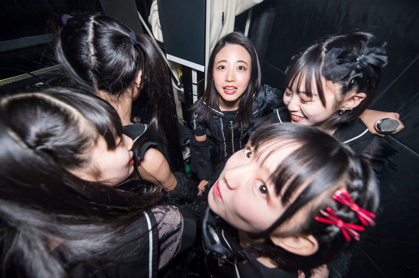 ライブ前のTHERE THERE THERES。（撮影：林晋介）