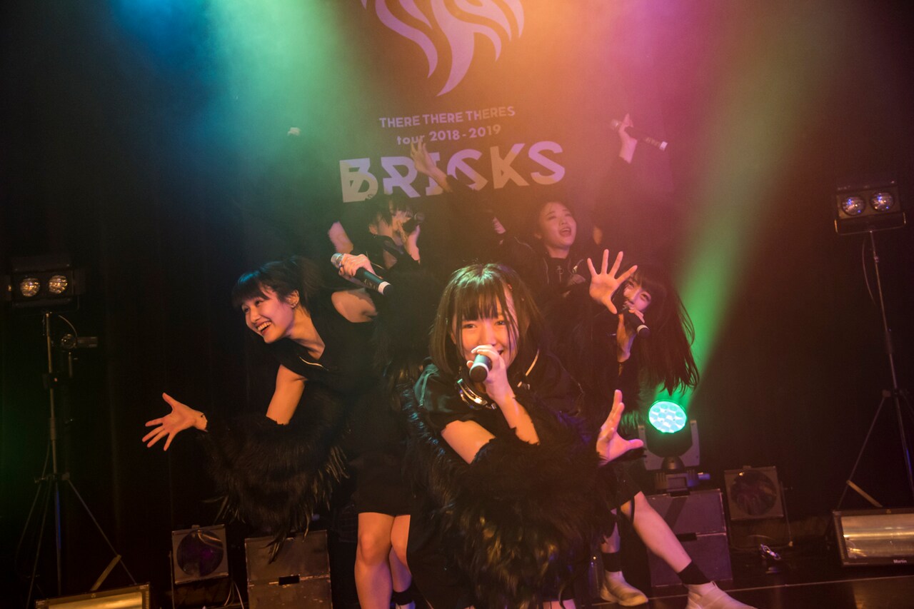 THERE THERE THERES（撮影：林晋介）