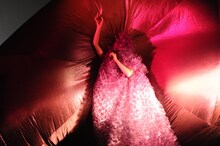 コムアイ（提供：YouTube）