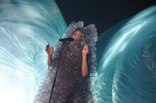 コムアイ（提供：YouTube）