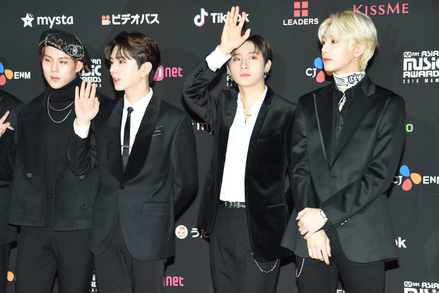 MONSTA X