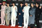 「MAMA」レッドカーペットにBTS、TWICEら続々！初登場超特急は「8号車のおかげ」