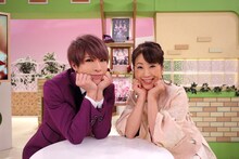 左から歌広場淳（ゴールデンボンバー）、関純子アナウンサー。(c)関西テレビ