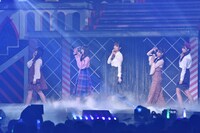 左から潮紗理菜、加藤史帆、高本彩花、齊藤京子、高本彩花。（撮影：上山陽介）