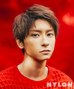 「NYLON guys JAPAN」2019年2月号より與真司郎(AAA)。