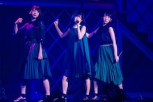 左から富田鈴花、松田好花、金村美玖。（撮影：上山陽介）