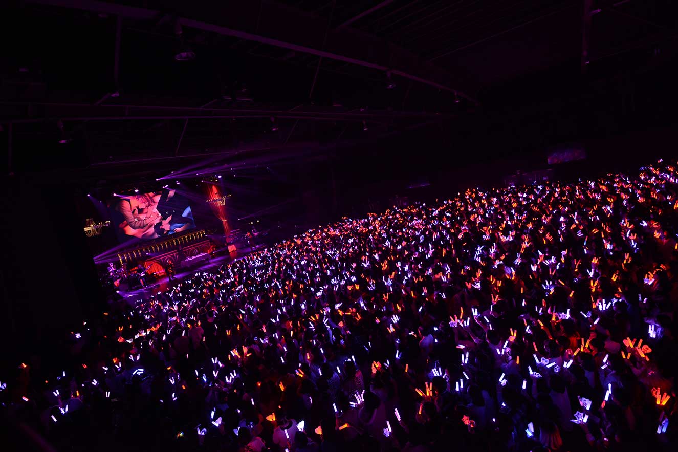 しまさか「【速報】しまさかでバースデーイベントやるってよwww >>3 ～The Last Supper of HEISEI～」最終公演の様子。（撮影：岡本麻衣）