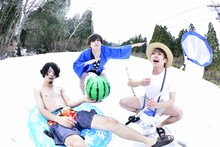 FOMARE。中央がアマダシンスケ（B, Vo）。