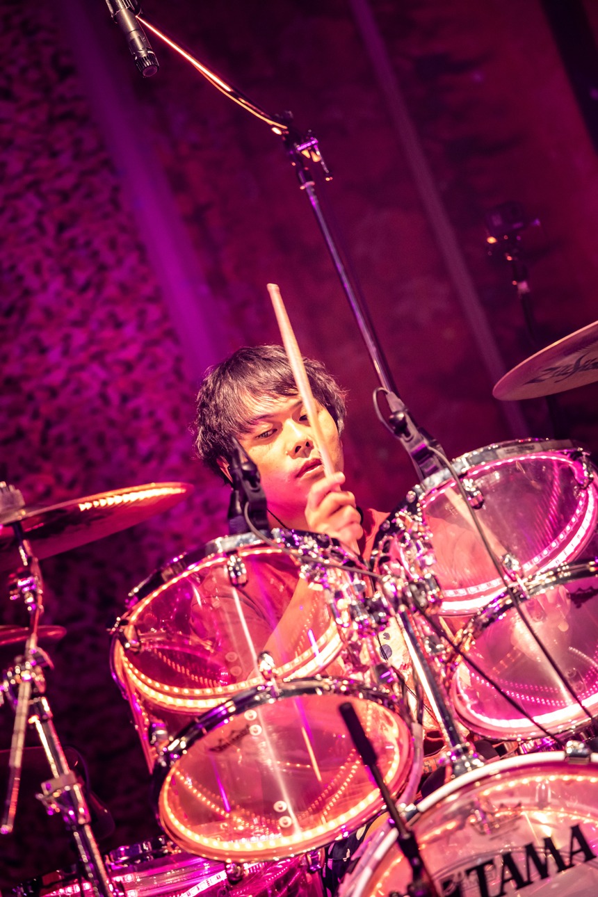 ピエール中野（Dr / シン・ガイアズ）（Photo by Masayo）