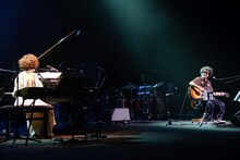 左から矢野顕子、奥田民生。（Photo by Susie）