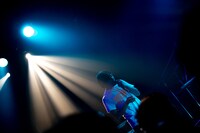 浅見北斗（Vo, Key）（撮影：堀川多貴雄［PineSnap］）