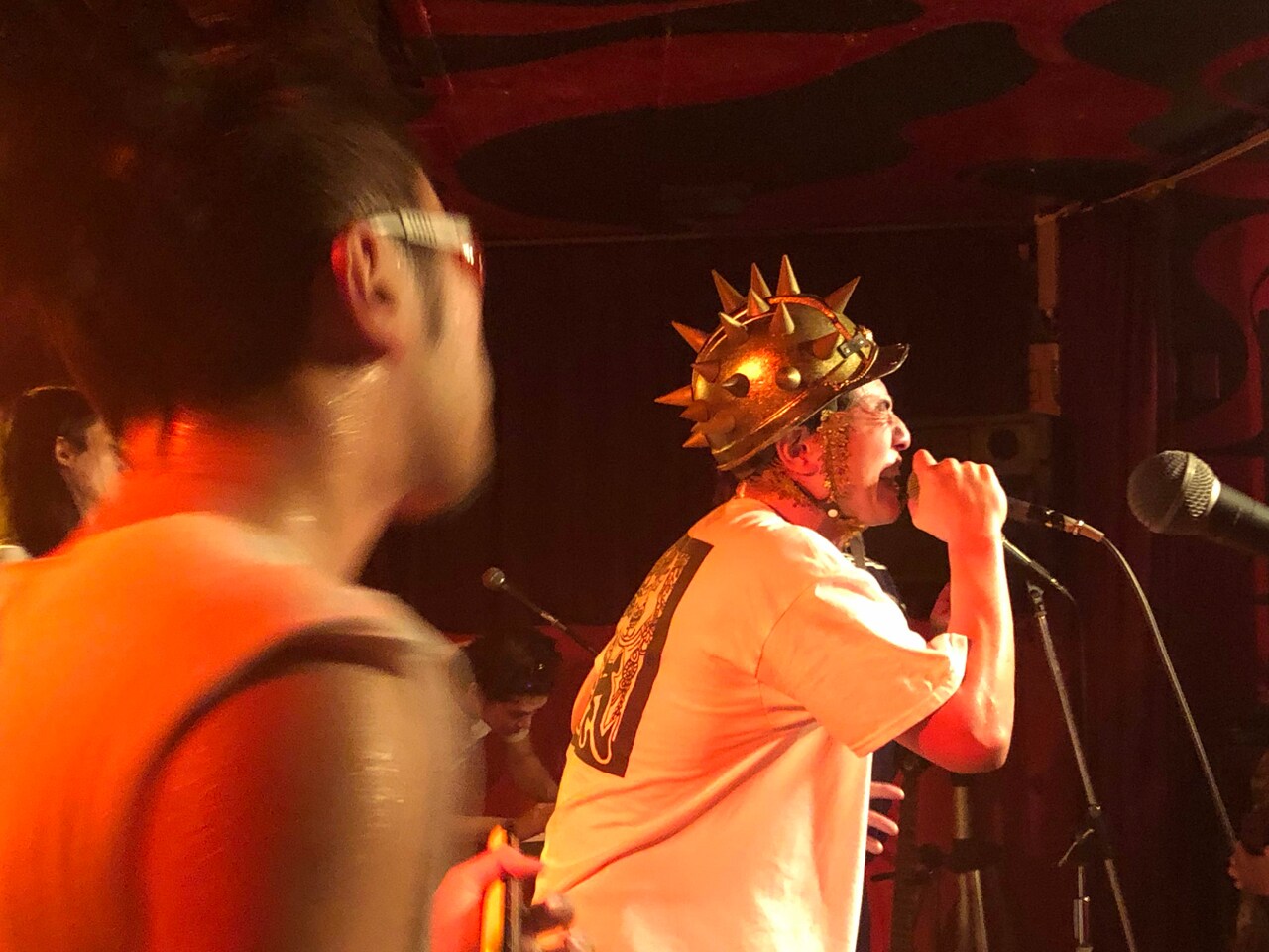 メンバー2人脱退のどついたるねん、新曲だらけの1時間ワンマンで“再起動”