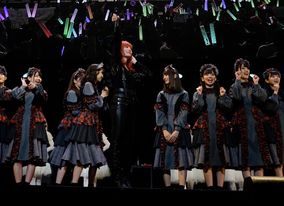 きゃりーぱみゅぱみゅとけやき坂46。（Photo by TEAM LIGHTSOME）