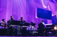 「ohashiTrio & THE PRETAPORTERS YEAR END PARTY LIVE 2018」東京・昭和女子大学人見記念講堂公演の様子。