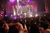 「さくらしめじのHappy X'mash LIVE 2018 in 中野サンプラザ」の様子。（撮影：埼玉泰史、大庭元）
