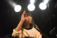 番匠谷紗衣「レコ発弾き語り東名阪ツアー『未完全でも』」東京・渋谷La.mama公演の様子。