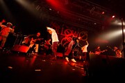 LOW IQ 01 & MASTER LOWのライブの様子。（撮影：上坂和也）