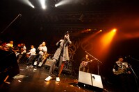 LOW IQ 01 & MASTER LOWのライブの様子。（撮影：上坂和也）