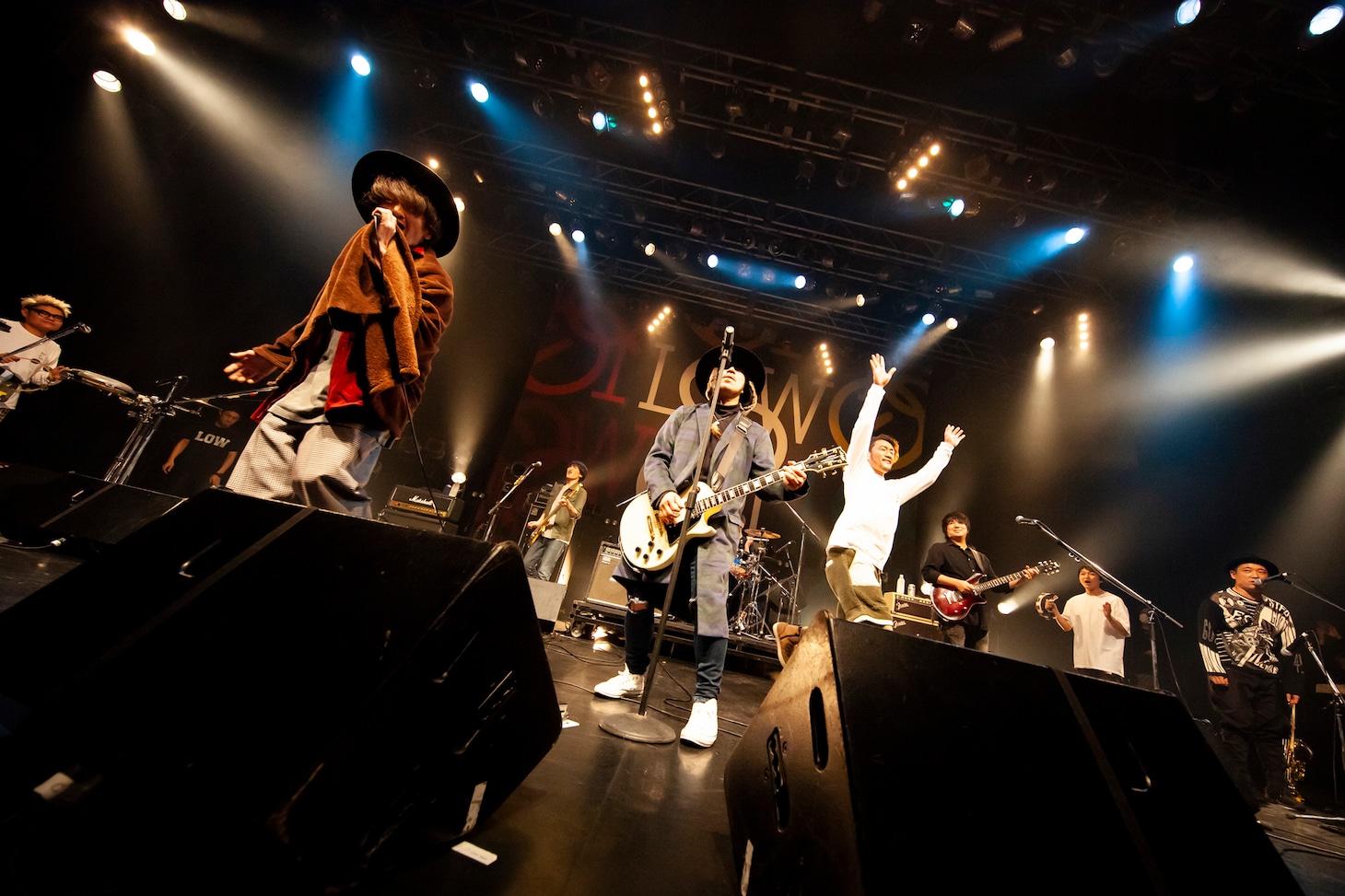 LOW IQ 01 & MASTER LOWのライブの様子。（撮影：上坂和也）