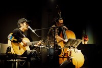 「犬たちのためのコンサート」の様子。（撮影：タイコウクニヨシ）