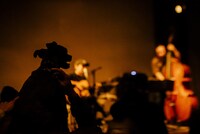 「犬たちのためのコンサート」の様子。（撮影：タイコウクニヨシ）