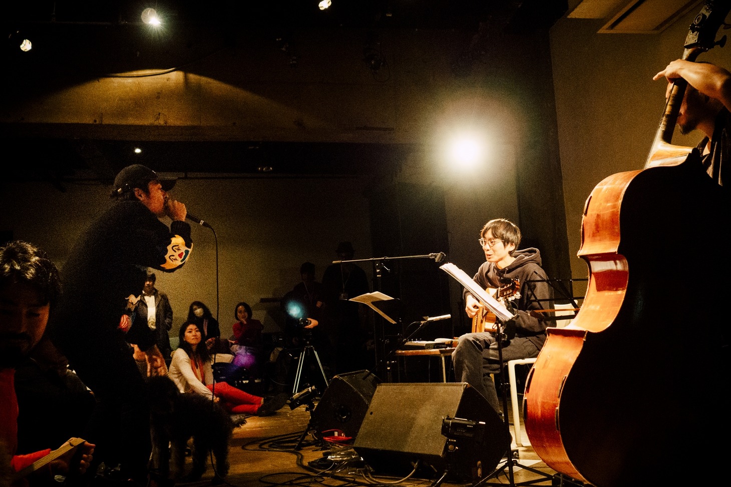 「犬たちのためのコンサート」の様子。（撮影：タイコウクニヨシ）