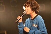 ami（写真提供：ソニー・ミュージックレコーズ）