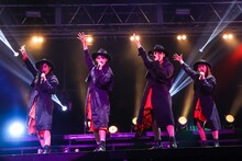 TEAM SHACHI「出張！冬の台場クリスマスライブ～全速前進 聖なる本編～」の様子。