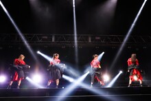 TEAM SHACHI「出張！冬の台場クリスマスライブ～全速前進 聖なる本編～」の様子。