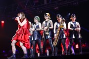 TEAM SHACHI「出張！冬の台場クリスマスライブ～全速前進 聖なる本編～」の様子。