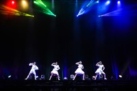 「colors」を披露するTEAM SHACHI。