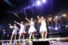 TEAM SHACHI「出張！冬の台場クリスマスライブ～全速前進 聖なる本編～」の様子。