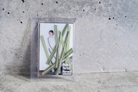 ハーブティブランド「Have a Herbal Harvest」のお茶。2000円。伊藤千晃の写真がアクリル板にプリントされている。