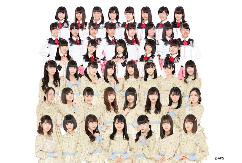 NGT48。下から3段目、右から3番目が菅原りこ。