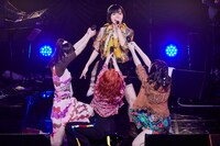 フィロソフィーのダンス（撮影：立脇卓［田中聖太郎写真事務所］）