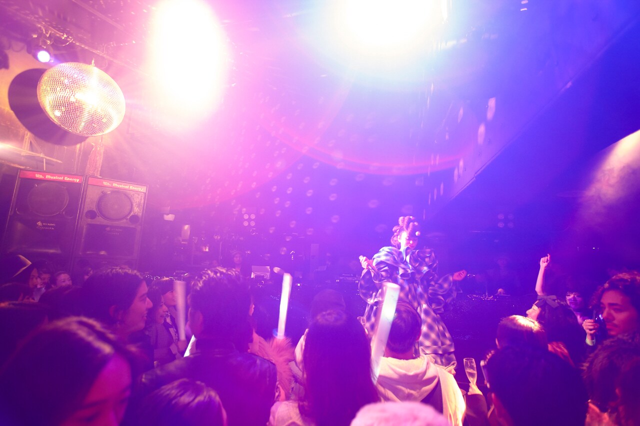 「ELLE X Chara Holy Bumpy at Contact Tokyo」の様子。