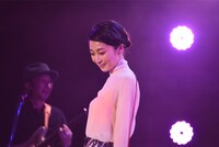 「持田香織Premiun Christmas Dinner Show 2018」の様子。（写真提供：エイベックス・グループ）