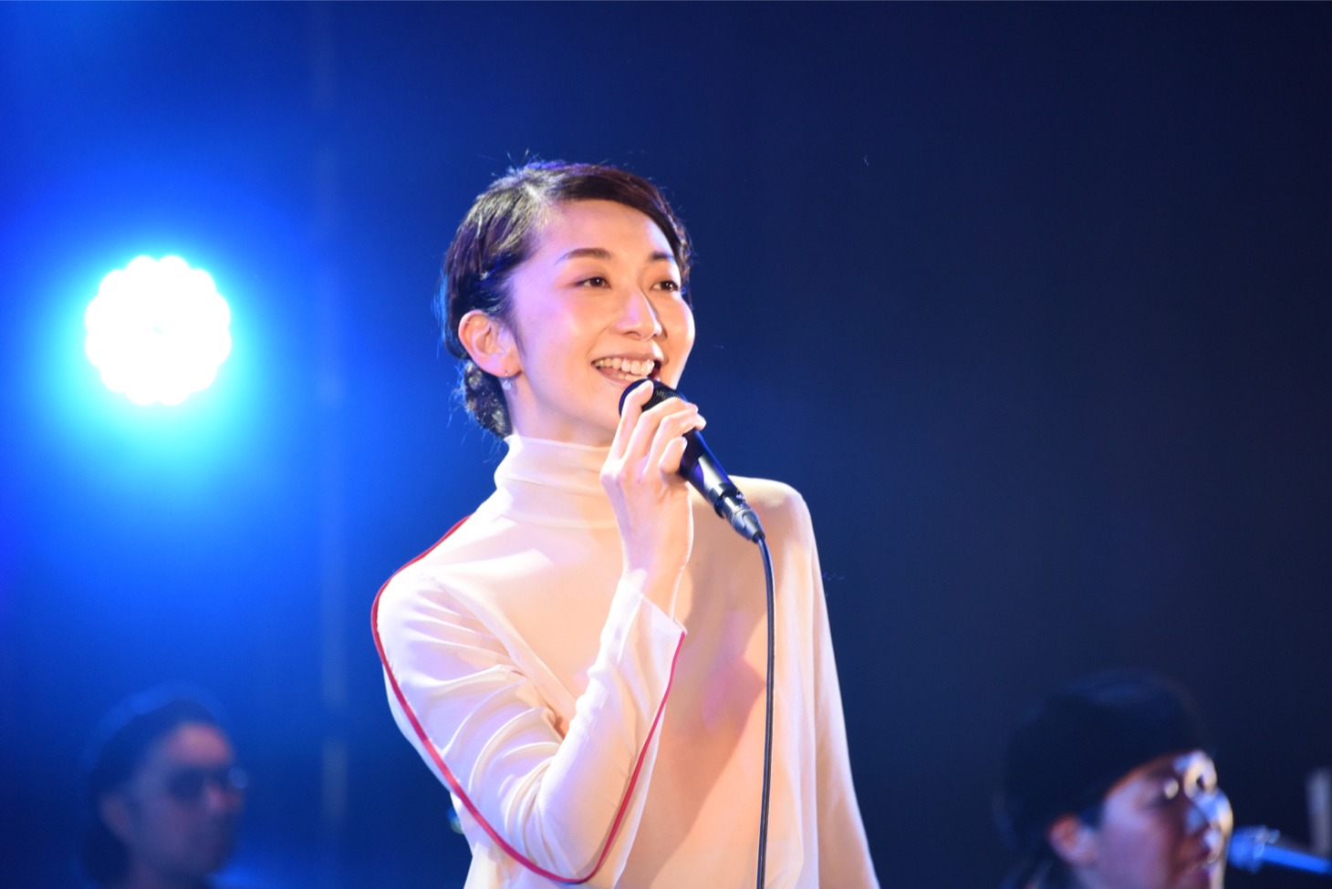 「持田香織Premiun Christmas Dinner Show 2018」の様子。（写真提供：エイベックス・グループ）