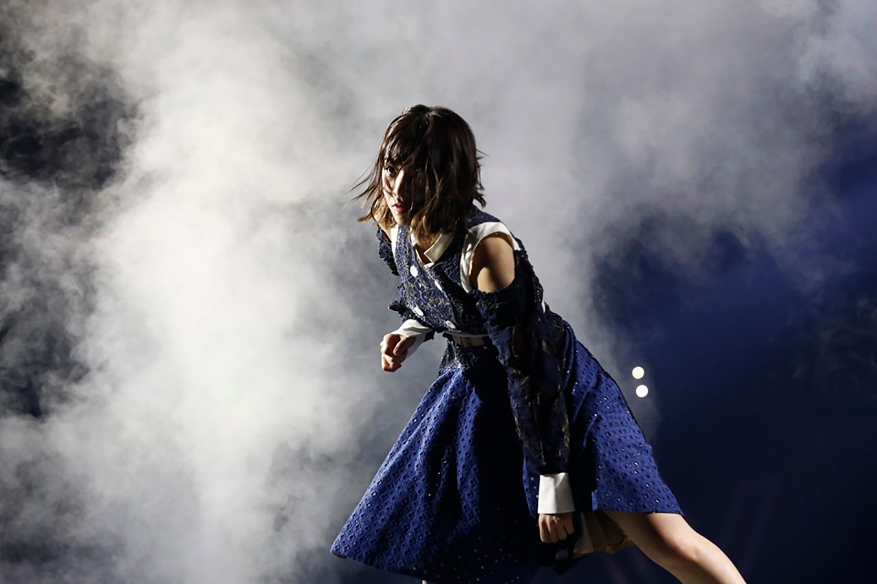 ソロダンスを披露する北野日奈子。（写真提供：ソニー・ミュージックレコーズ）