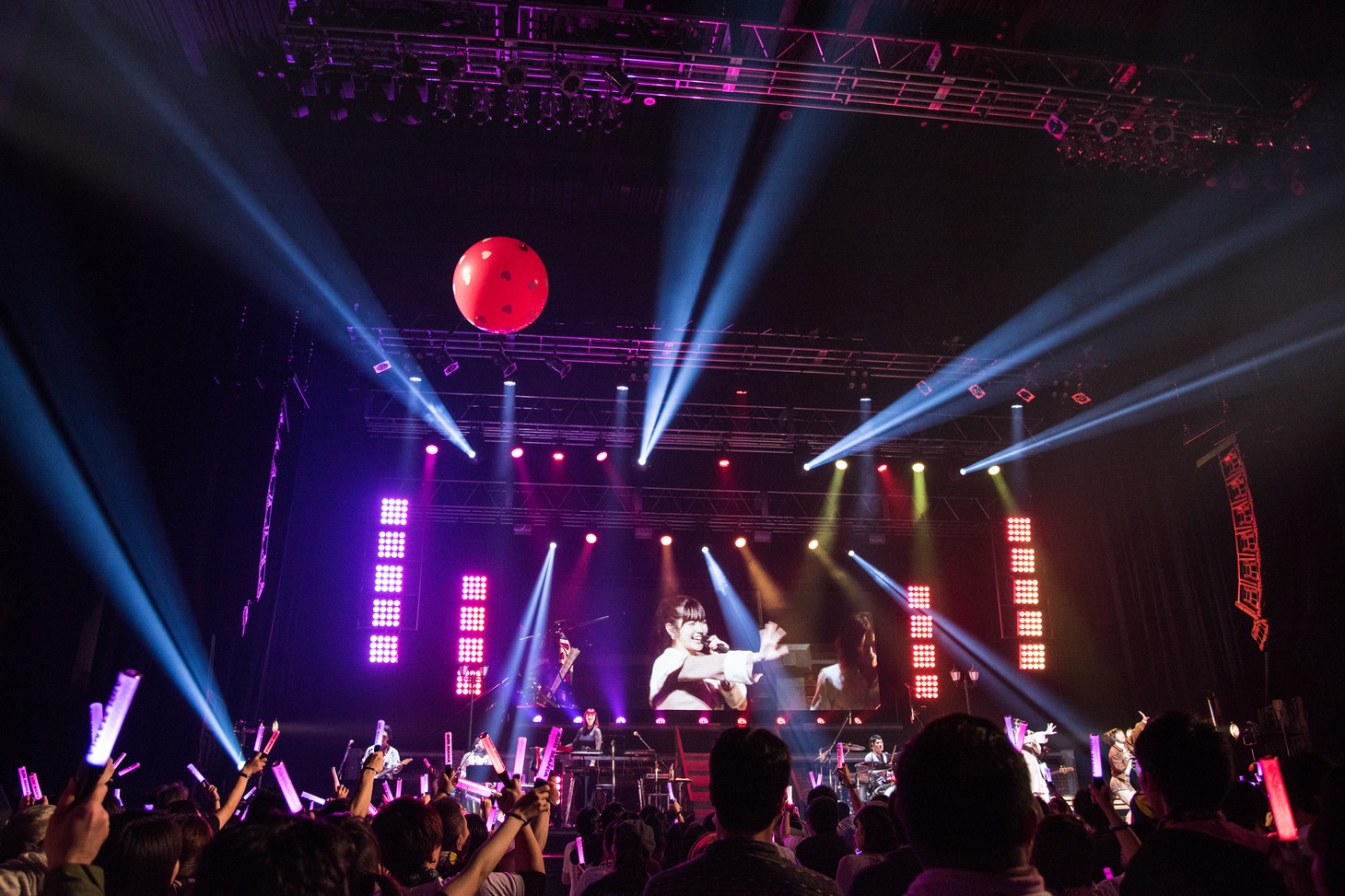 「鈴木愛理 LIVE TOUR 2018 "PARALLEL DATE"」最終公演の様子。