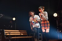 拗ねるバンマスを呼び戻す鈴木愛理。