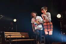 拗ねるバンマスを呼び戻す鈴木愛理。