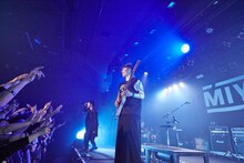 MIYAVI「SAMURAI SESSIONS vol.3 Release Tour "Before Worlds Collide"」愛知・DIAMOND HALL公演の様子。（Photo by Hijiri Futazuka）