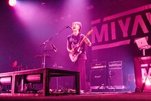 MIYAVI「SAMURAI SESSIONS vol.3 Release Tour "Before Worlds Collide"」愛知・DIAMOND HALL公演の様子。（Photo by Hijiri Futazuka）