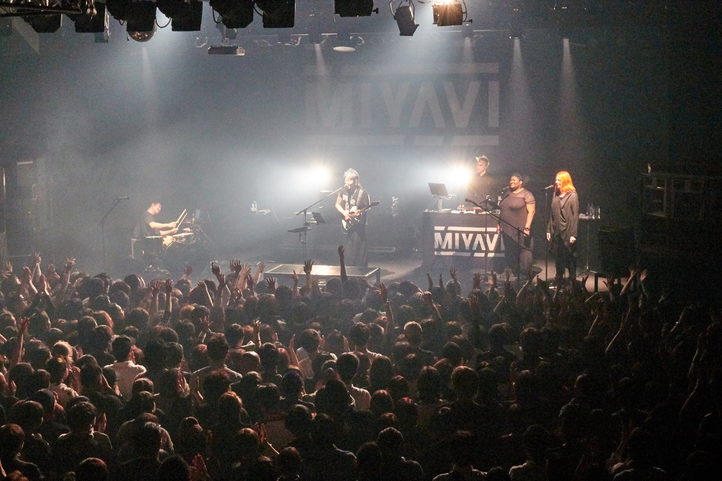 MIYAVI「SAMURAI SESSIONS vol.3 Release Tour "Before Worlds Collide"」愛知・DIAMOND HALL公演の様子。（Photo by Hijiri Futazuka）