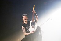 MIYAVI「SAMURAI SESSIONS vol.3 Release Tour "Before Worlds Collide"」愛知・DIAMOND HALL公演の様子。（Photo by Hijiri Futazuka）