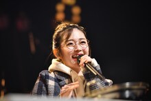 博多もつ鍋を前にテンションが上がる鈴木愛理。