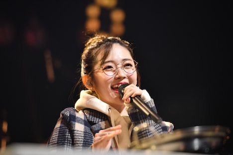 博多もつ鍋を前にテンションが上がる鈴木愛理。