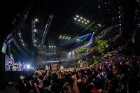 ラストアイドルによるデビュー1周年記念コンサートの様子。（Photo by Yoshifumi Shimizu）