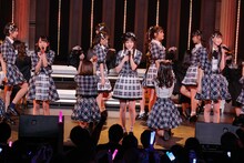 ラストアイドルによるデビュー1周年記念コンサートの様子。（Photo by Yoshifumi Shimizu）